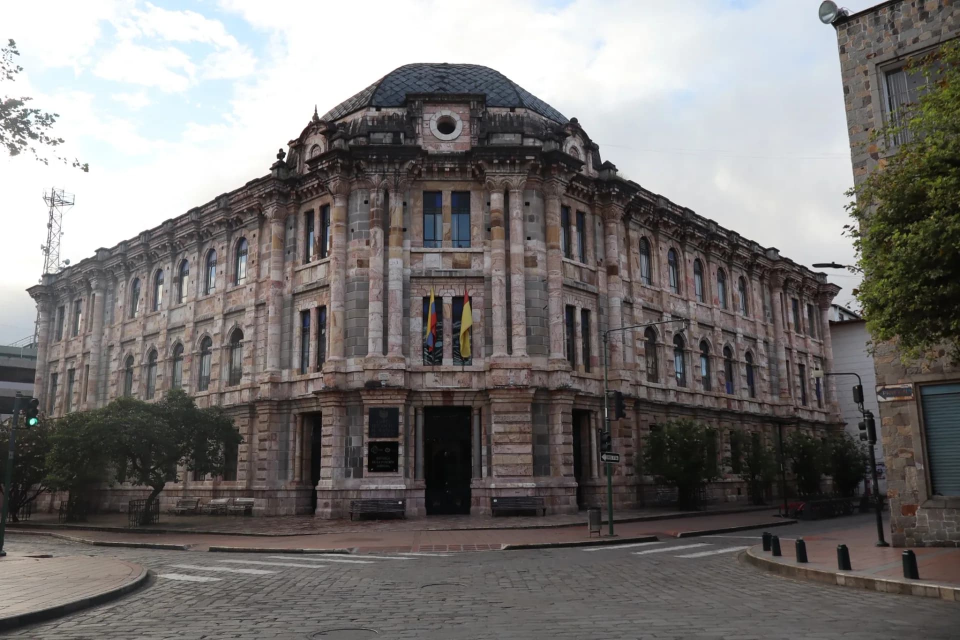 Cuenca City Tour: Historic Center Walkthrough